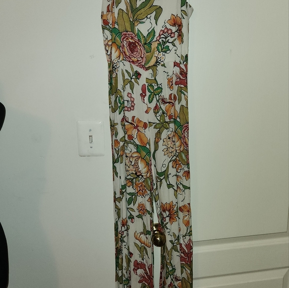 ZARA WOMAN FLOWER JUMPSUIT!!! - Picture 6 of 7